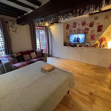 Apartment 1 Cozy In Historic 3rd Arr Near Metro *