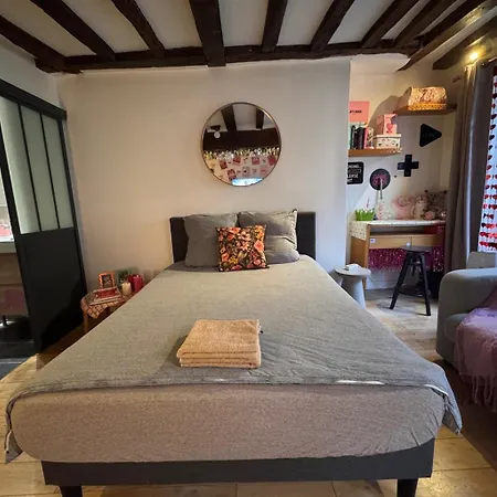 Apartment 1 Cozy In Historic 3rd Arr Near Metro *