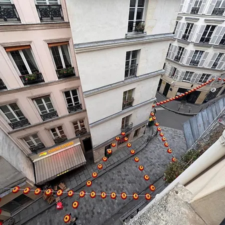 1 Cozy In Historic 3rd Arr Near Metro Paris